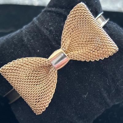 Super cute vintage Gold toned bow bracelet