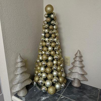 TABLETOP HOILDAY TREES