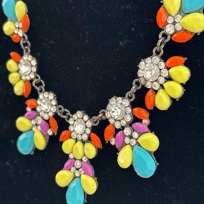 Beautiful multicolored Women’s fashion necklace