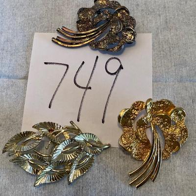 Brooch Lot