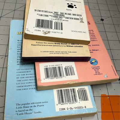 Bingo Novel, The Brady Bunch #2 Showdown At The P.t.a. Corral, Anastasia At This Address & Little House In The Big Woods