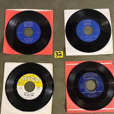 The Box Tops Everything I am/Neon Rainbow , The Box Tops Cry Like A Baby/The Door You Closed To Me , The Bee Gees I'Ve Gotta A...