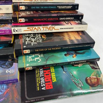 Star Trek book lot - paperbacks & 1 hardback books