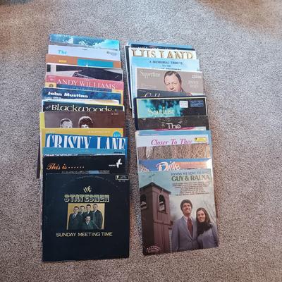 LARGE COLLECTION OF EASY LISTENING AND RELIGIOUS MUSIC ON VINYL ALBUMS