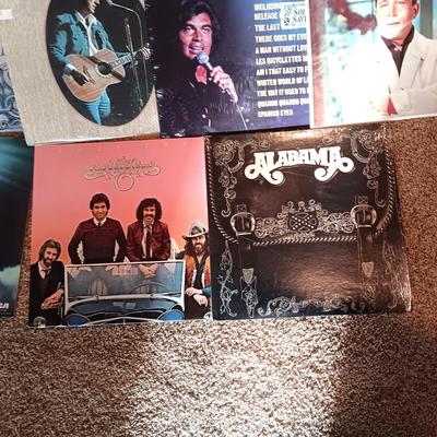 MOSTLY COUNTRY MUSIC ON VINYL RECORDS