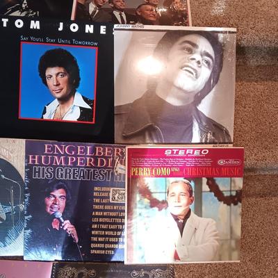 MOSTLY COUNTRY MUSIC ON VINYL RECORDS