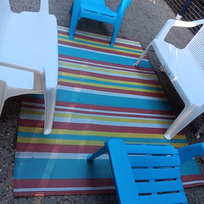 2 PLASTIC BENCHES AND 2 ADIRONDACK CHAIRS PLUS AN OUTDOOR RUG