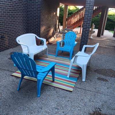 2 PLASTIC BENCHES AND 2 ADIRONDACK CHAIRS PLUS AN OUTDOOR RUG