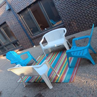 2 PLASTIC BENCHES AND 2 ADIRONDACK CHAIRS PLUS AN OUTDOOR RUG