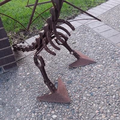 REALLY NEAT YARD ART FROM REPURPOSED METAL PARTS