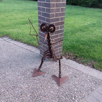 REALLY NEAT YARD ART FROM REPURPOSED METAL PARTS