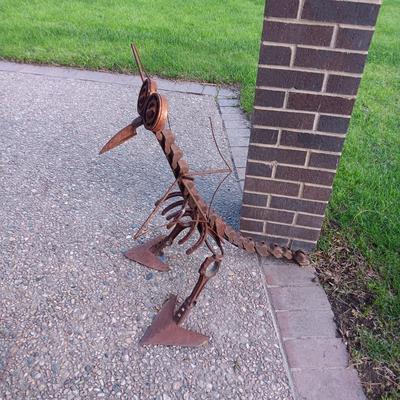 REALLY NEAT YARD ART FROM REPURPOSED METAL PARTS
