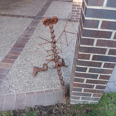 REALLY NEAT YARD ART FROM REPURPOSED METAL PARTS