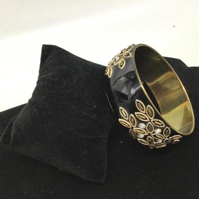 Vintage, gold and brass Toned floral bracelet