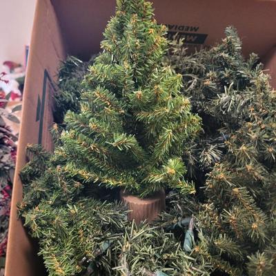 MORE CHRISTMAS DECORATIONS