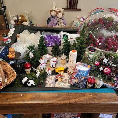 HUGE VARIETY OF DECORATIONS
