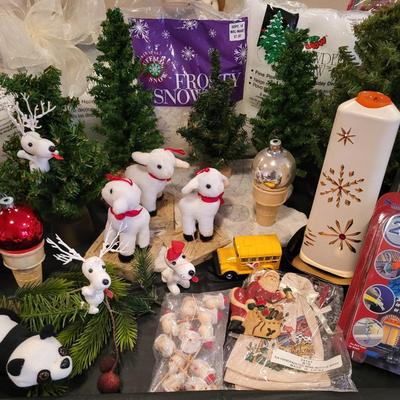 HUGE VARIETY OF DECORATIONS
