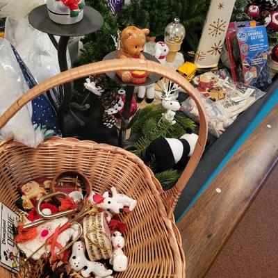 HUGE VARIETY OF DECORATIONS