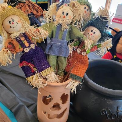 HALLOWEEN AND FALL DECORATIONS
