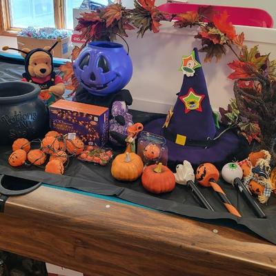 HALLOWEEN AND FALL DECORATIONS