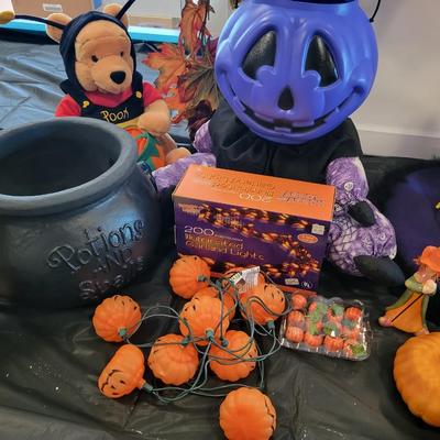 HALLOWEEN AND FALL DECORATIONS