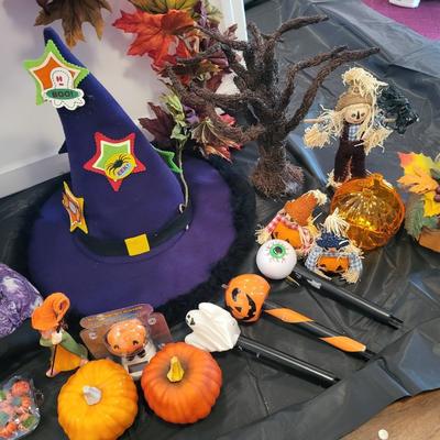 HALLOWEEN AND FALL DECORATIONS
