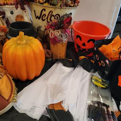 FALL AND HALLOWEEN DECORATIONS