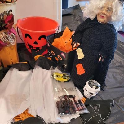 FALL AND HALLOWEEN DECORATIONS