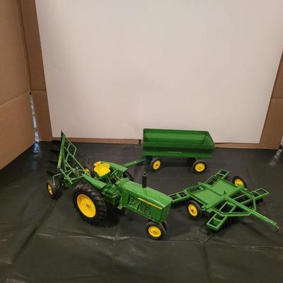 JOHN DEERE METAL TRACTOR WITH IMPLEMENTS