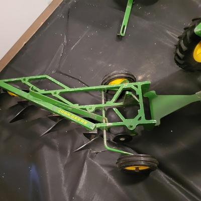 JOHN DEERE METAL TRACTOR WITH IMPLEMENTS