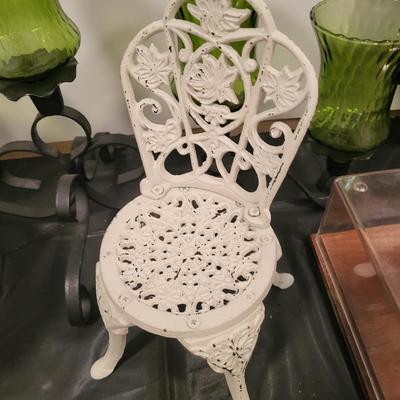 A VARIETY OF HOUSEHOLD ITEMS AND DECOR