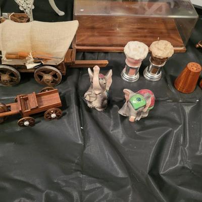 A VARIETY OF HOUSEHOLD ITEMS AND DECOR