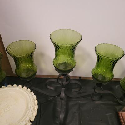 A VARIETY OF HOUSEHOLD ITEMS AND DECOR