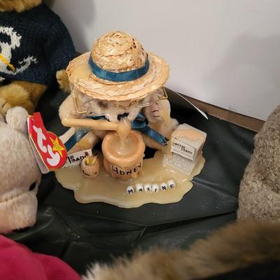 BEANIE BABIES AND SIMILAR PLUSH ANIMALS