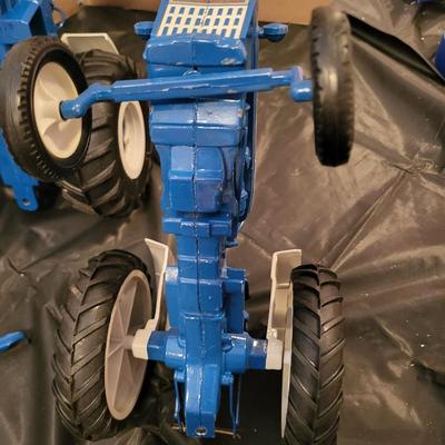 METAL FORD 4000 & FORD 8600 TRACTORS PLUS THE BIG BLUE