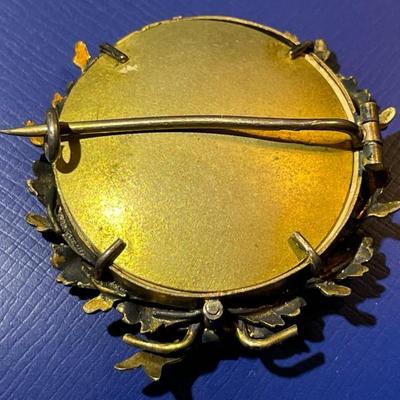 Antique Victorian Dated 1899 Wreath Photograph Pin/Brooch as Pictured.