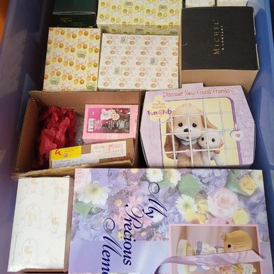 LARGE TOTE FULL OF PRECIOUS MOMENTS, BOYD'S BEARS AND MORE