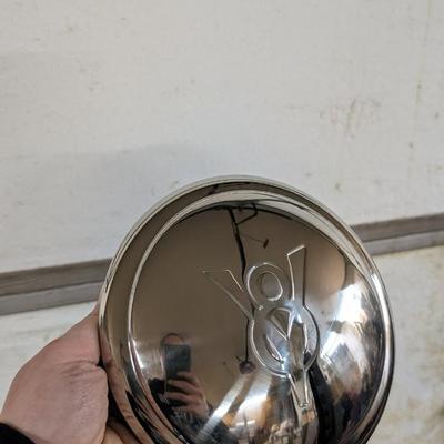 Reproduction V8 Ford Hubcaps