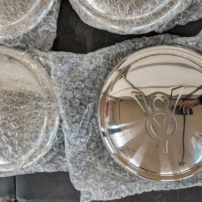 Reproduction V8 Ford Hubcaps