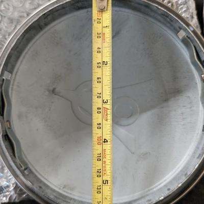 Reproduction V8 Ford Hubcaps