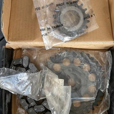 350 Chevy Distributor and Chain/Sprocket Set