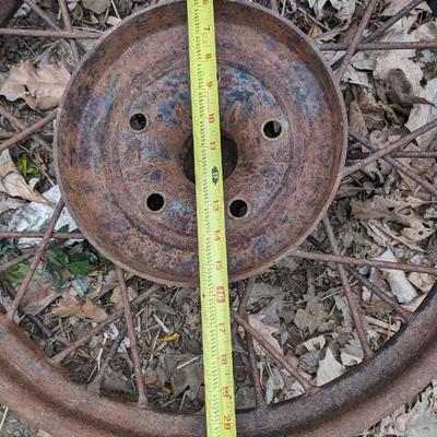 Straight Spoke Ford Wheels with Original Ford Center Cap