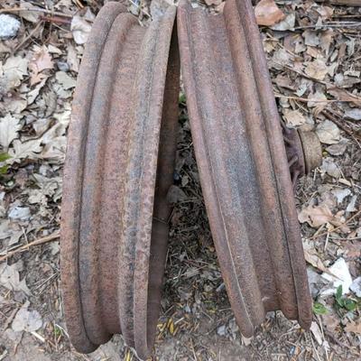 Straight Spoke Ford Wheels with Original Ford Center Cap