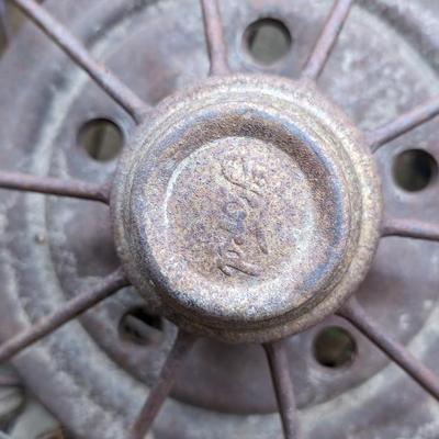 Straight Spoke Ford Wheels with Original Ford Center Cap