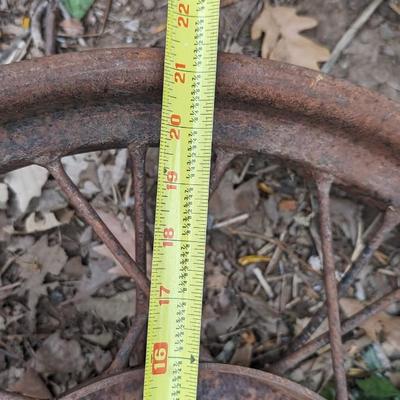Straight Spoke Ford Wheels with Original Ford Center Cap
