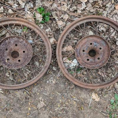 Straight Spoke Ford Wheels with Original Ford Center Cap