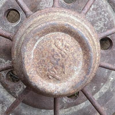 Straight Spoke Ford Wheels with Original Ford Center Cap