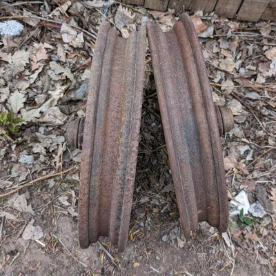 Straight Spoke Ford Wheels with Original Ford Center Cap