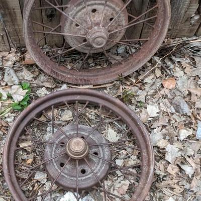 Straight Spoke Ford Wheels with Original Ford Center Cap