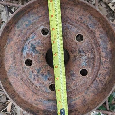 Straight Spoke Ford Wheels with Original Ford Center Cap
